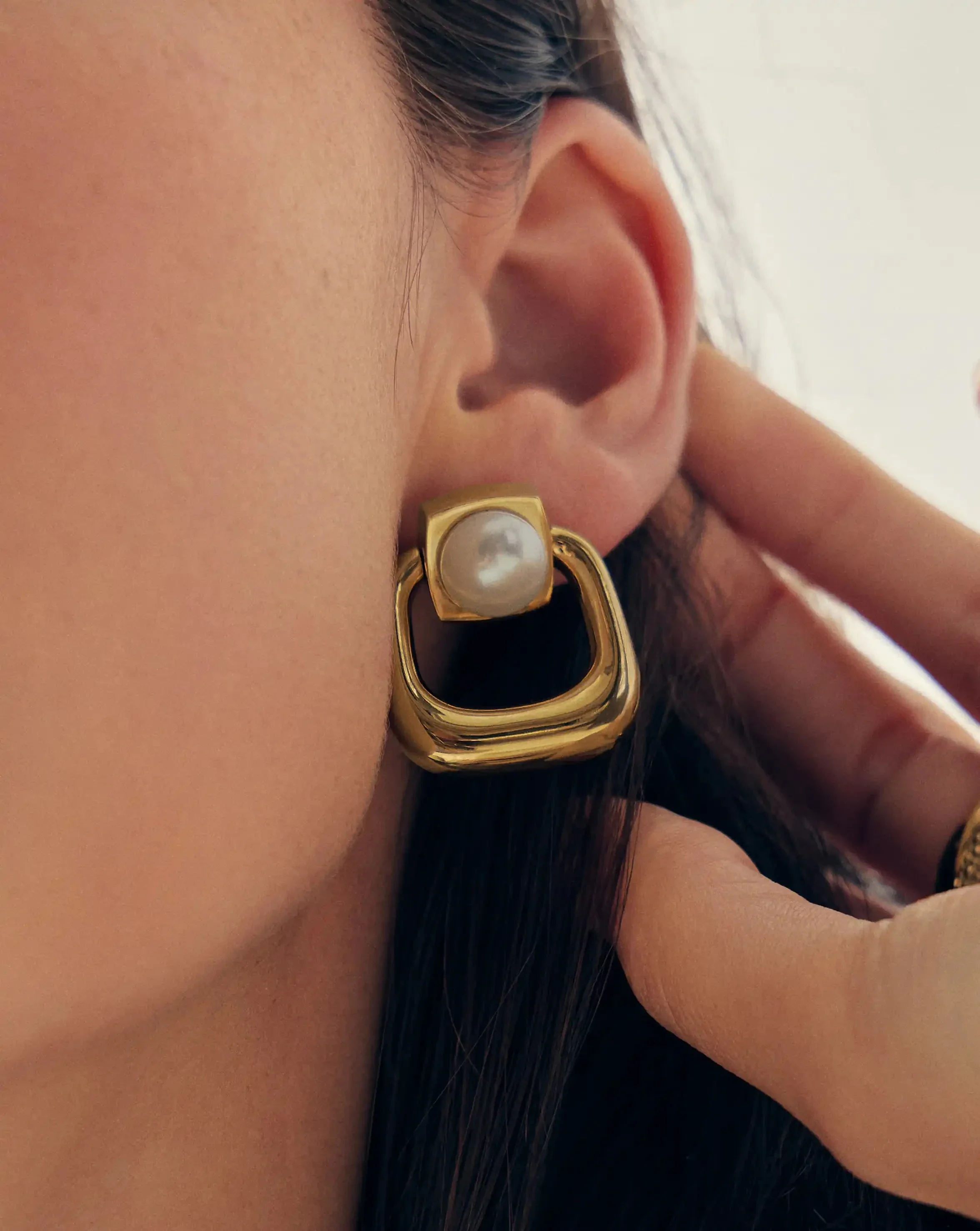 Button Pearl Statement Stud Earrings  | 18k Gold Plated/Pearl - Image 3