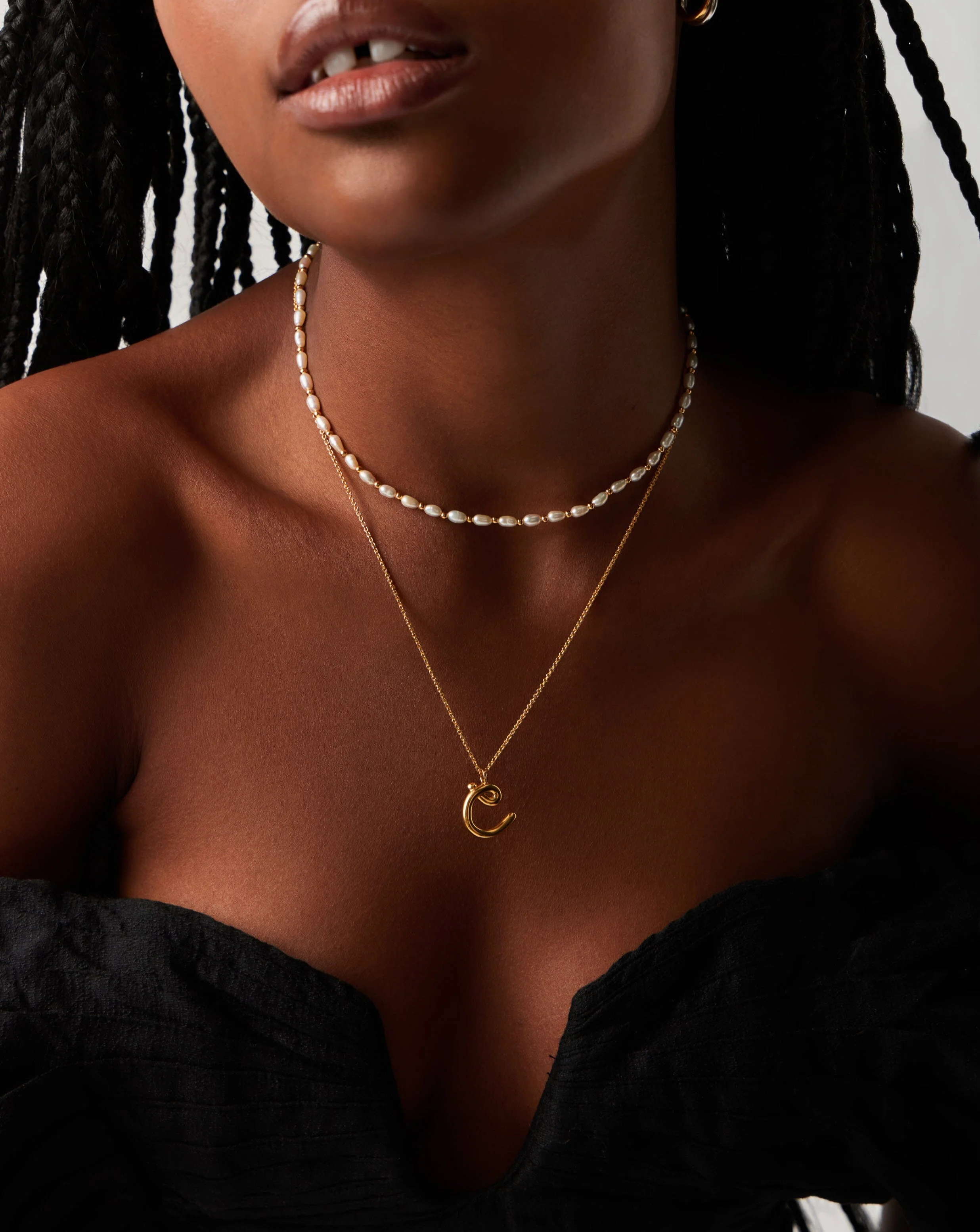 Curly Molten Initial Pendant Necklace - C | 18k Gold Vermeil - Image 2