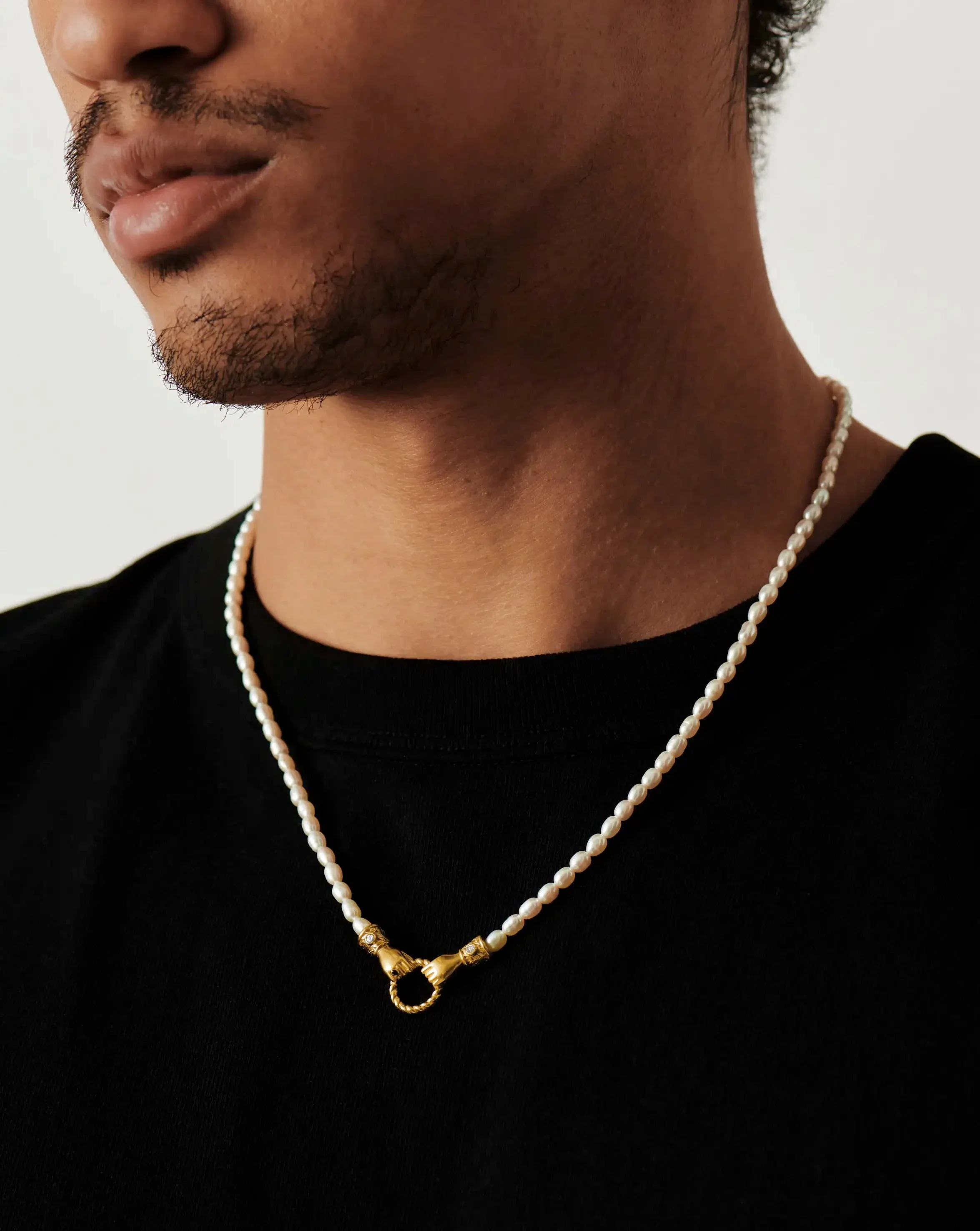 Harris Reed Medium In Good Hands Pearl Pendant Necklace - Image 2