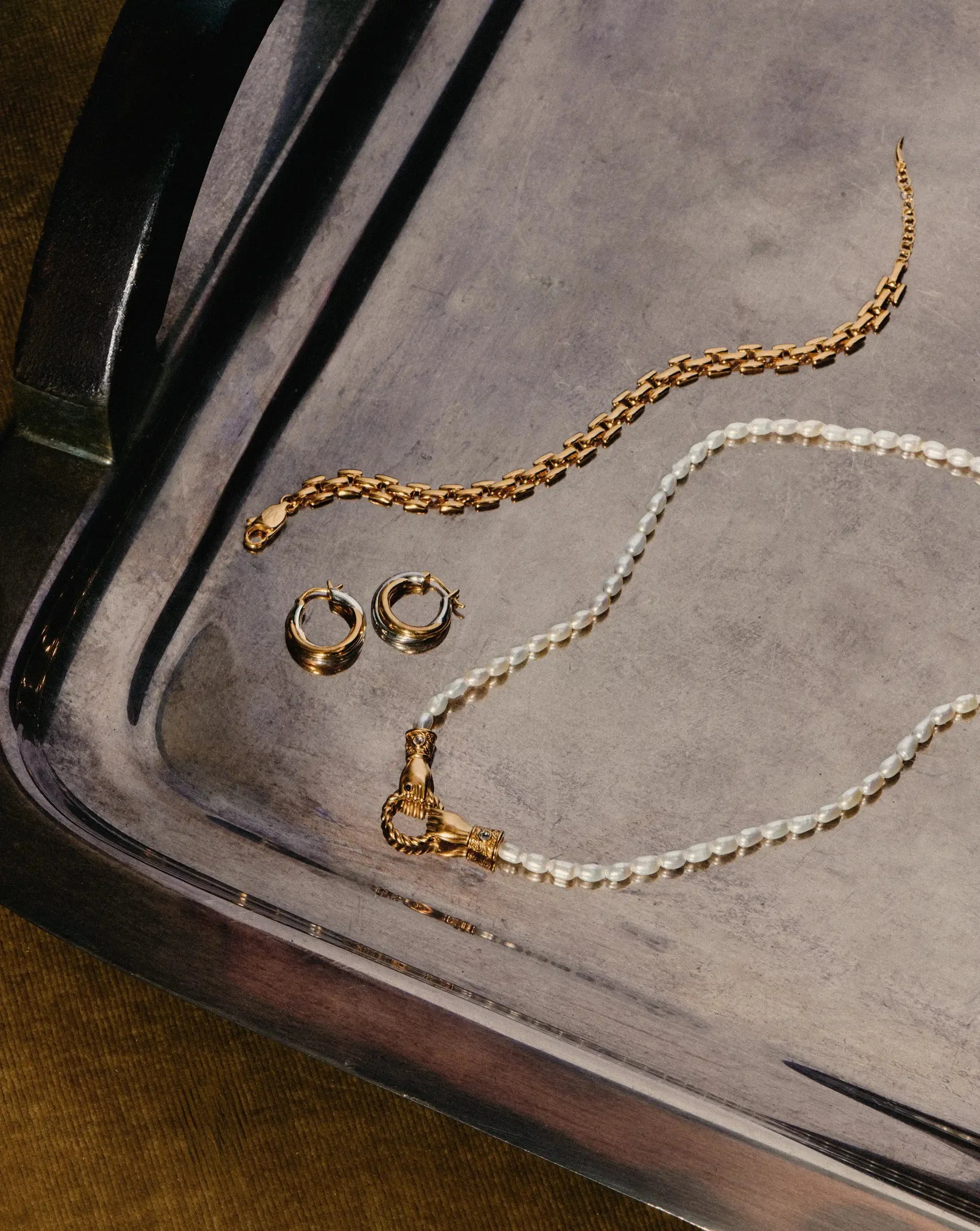 Harris Reed Medium In Good Hands Pearl Pendant Necklace - Image 7