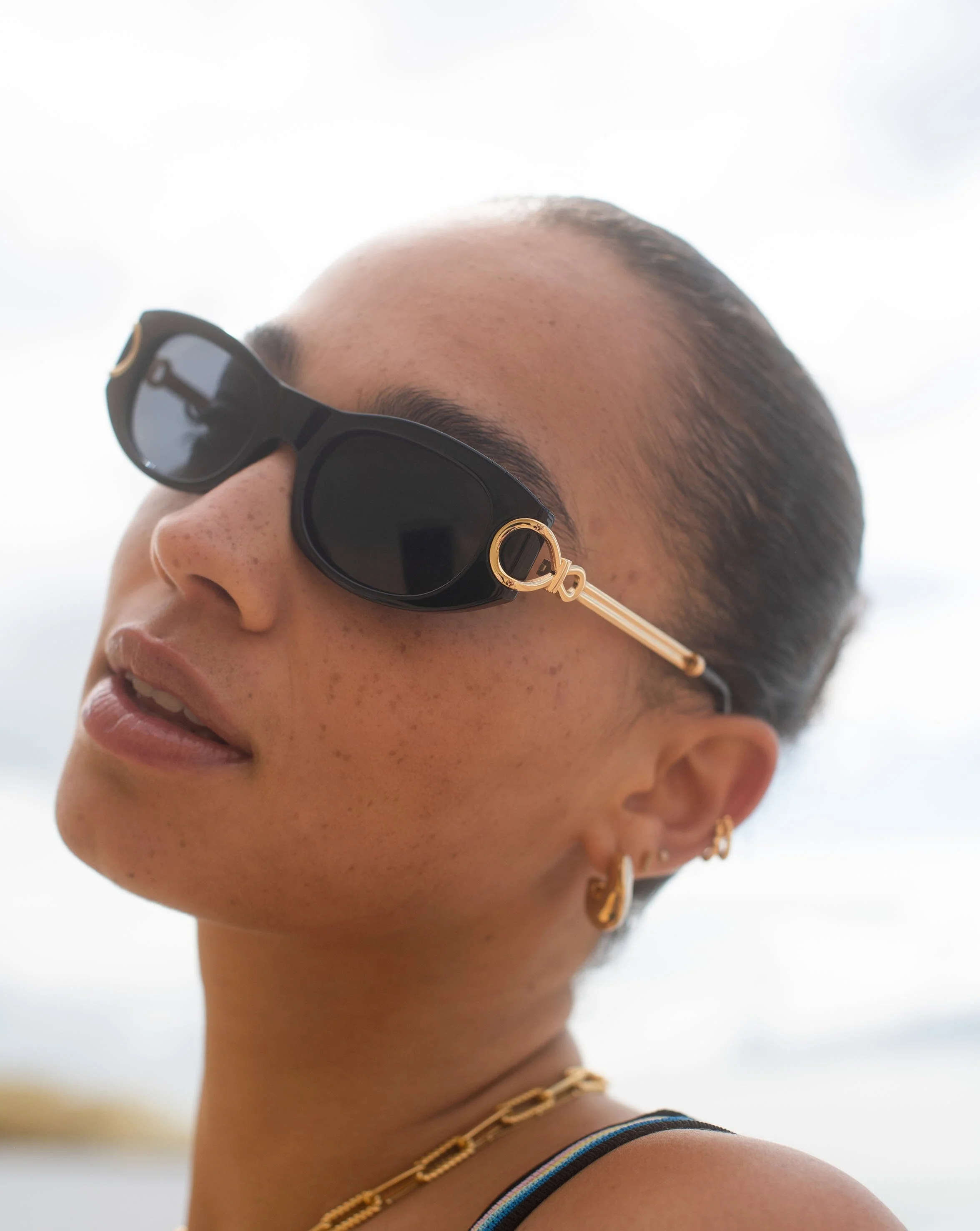 Le Specs Hydrus Link Oval Sunglasses | Black - Image 3