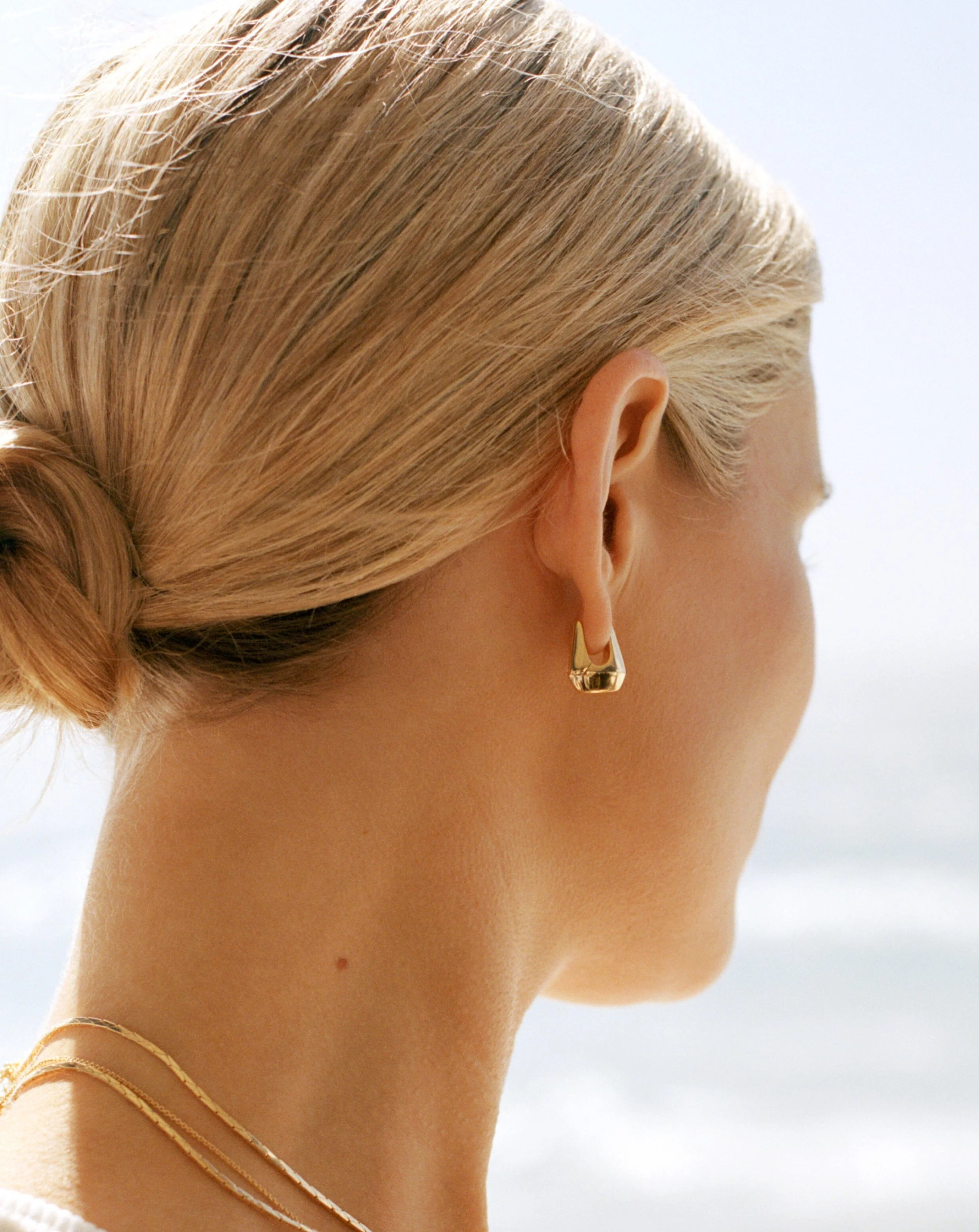 Lucy Williams Arco Small Hoop Earrings | 18k Gold Vermeil - Image 6
