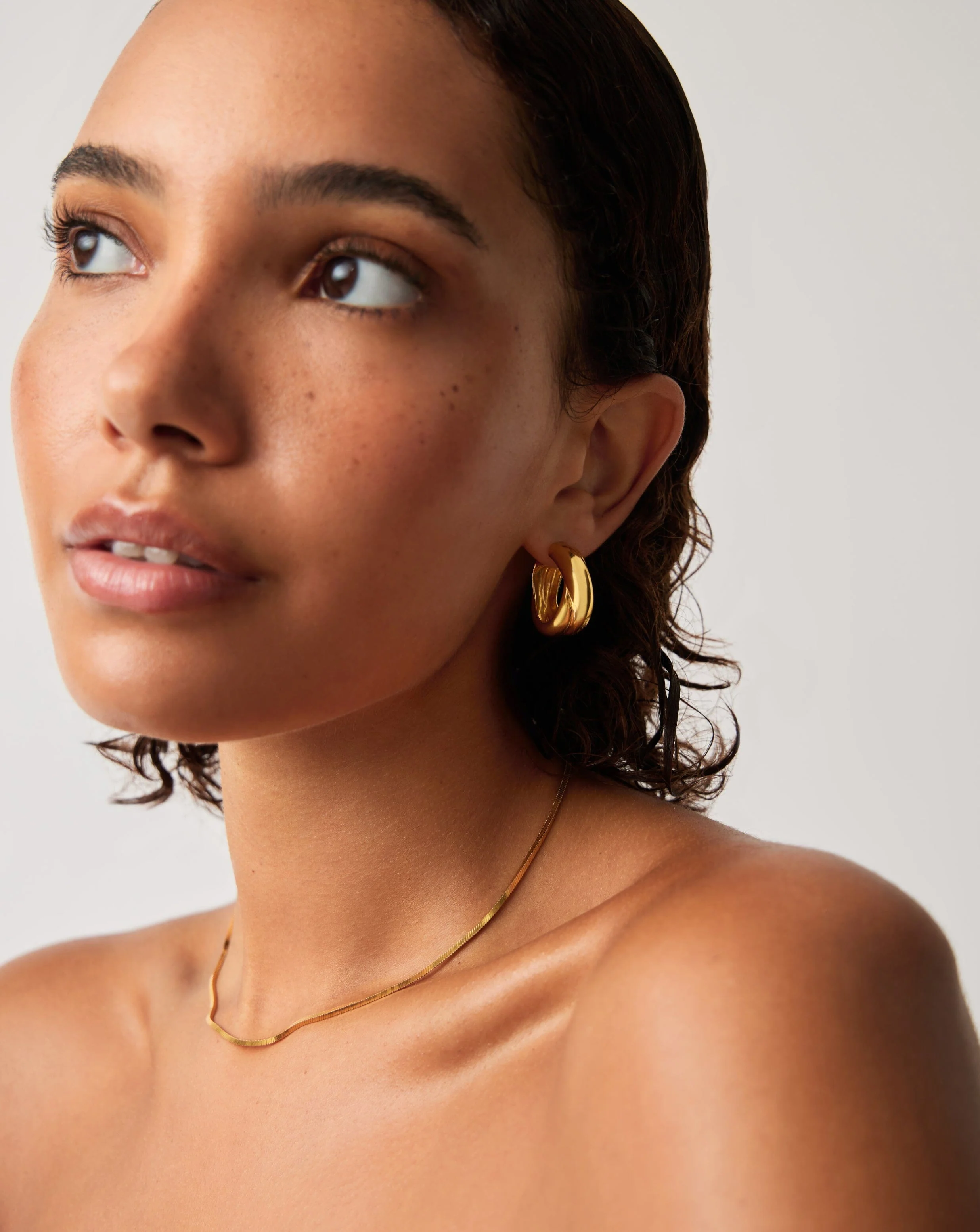 Lucy Williams Chunky Medium Entwine Hoop Earrings | 18k Gold Plated - Image 3