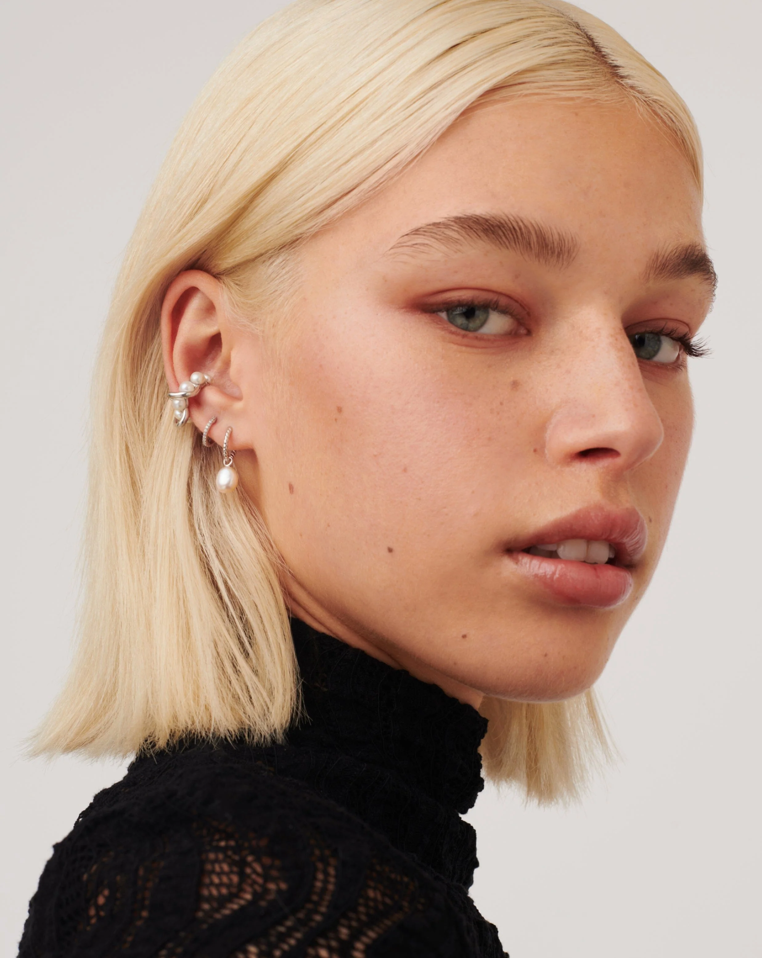 Pearl Twisted Small Drop Hoop Earrings | Sterling Silver/Pearl - Image 3
