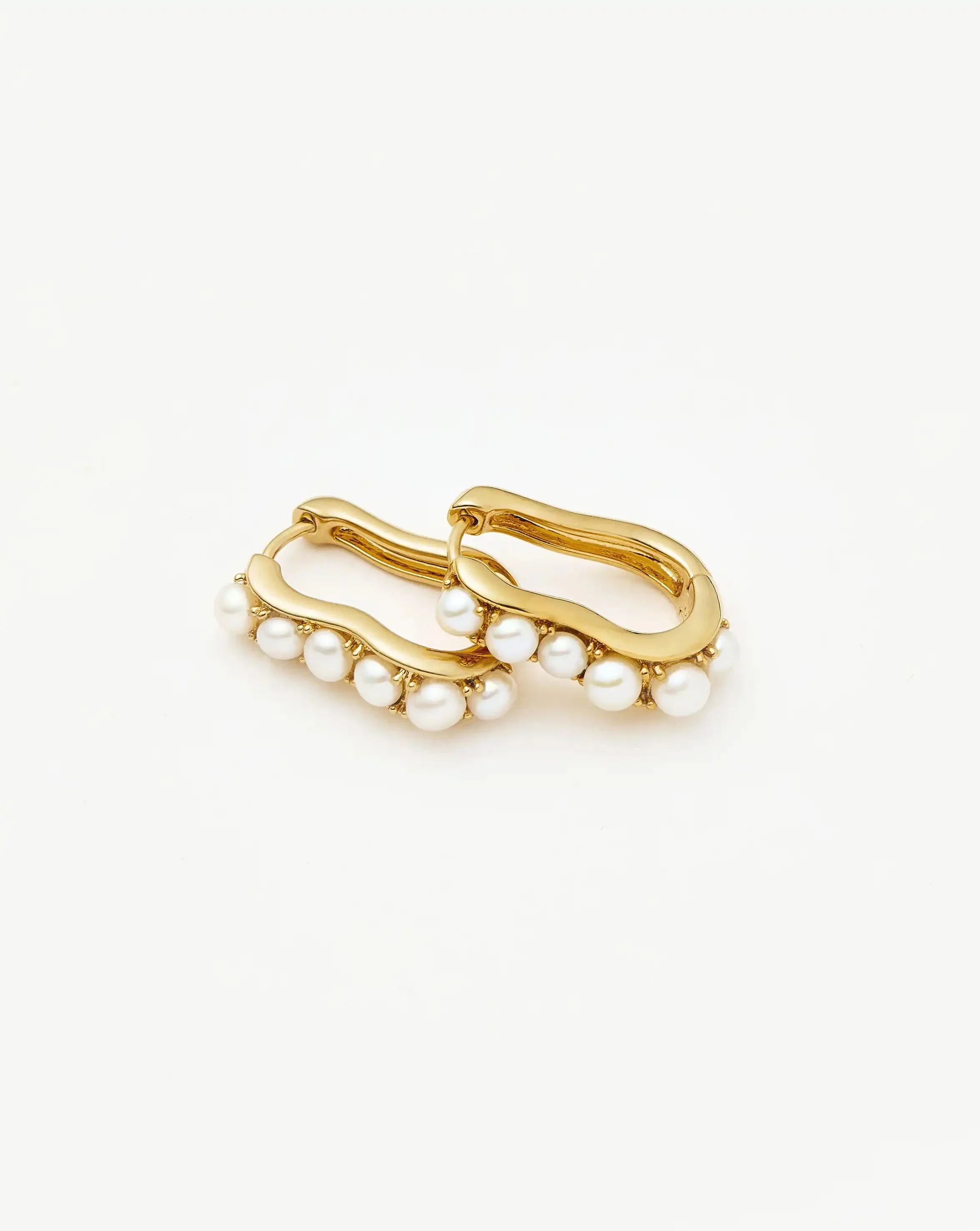 Pearl Wave Small Hoop Earrings | 18k Gold Plated/Pearl - Image 4