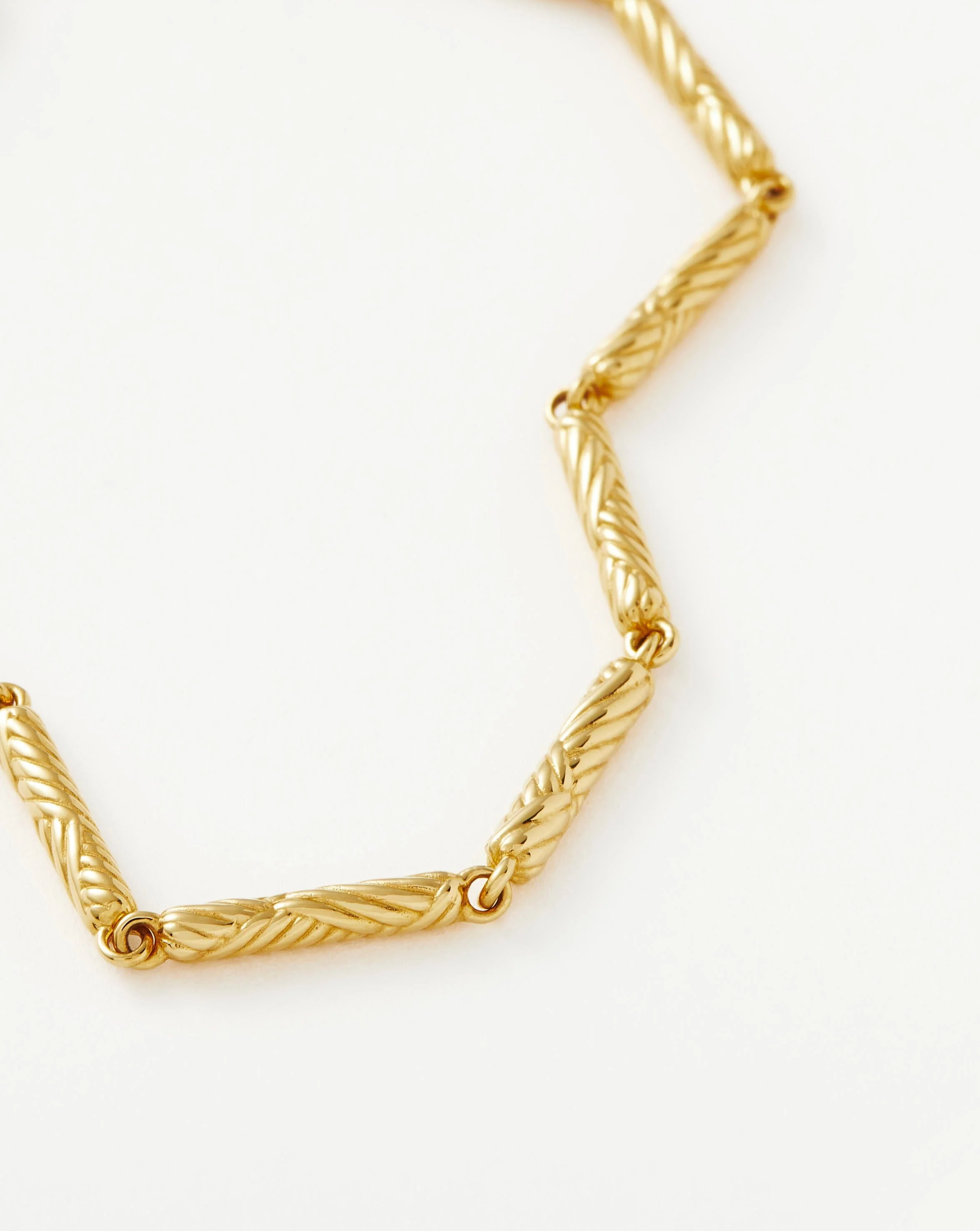 Wavy Ridge Chain Bracelet - Image 5