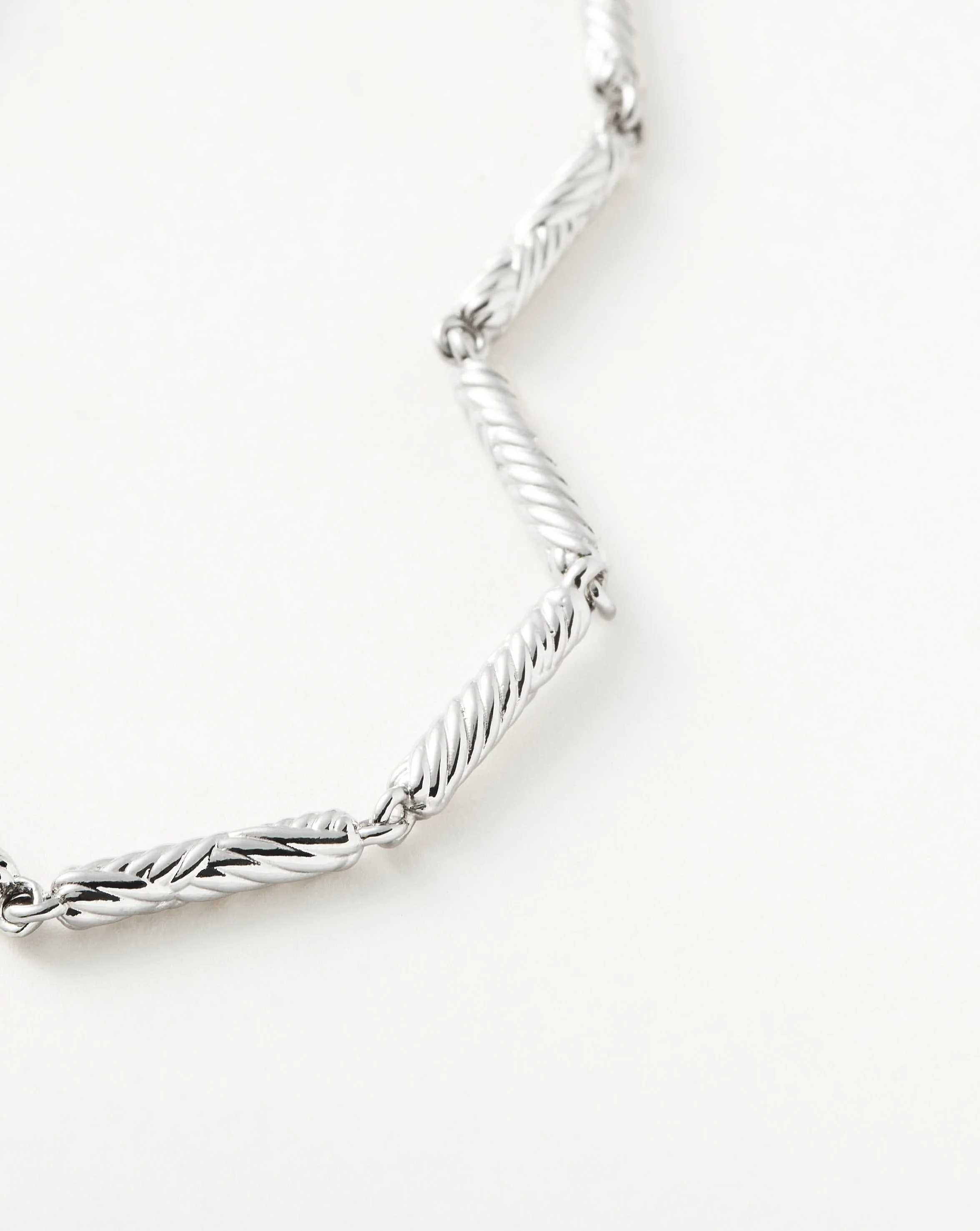 Wavy Ridge Chain Bracelet - Image 4